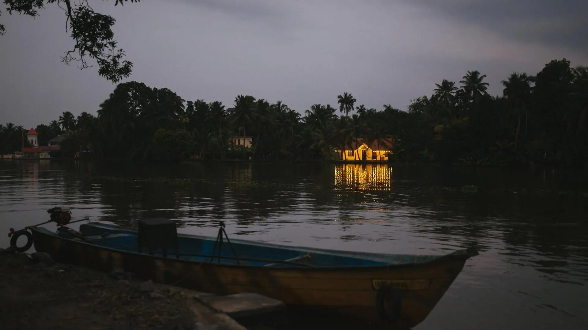 شقة Tulsi Kayal Retreat Champakulam