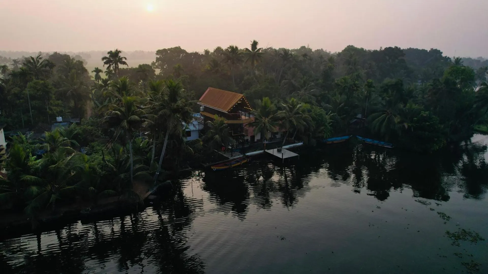 شقة Tulsi Kayal Retreat Champakulam الهند