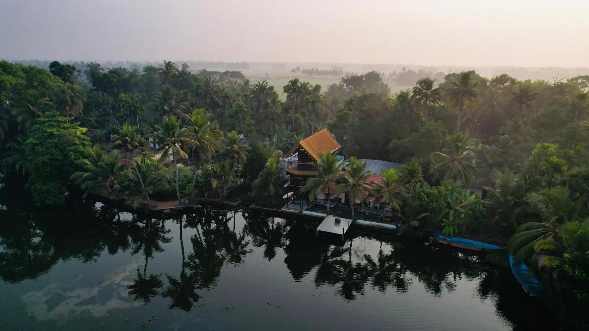 منزل للإقامة شقة Tulsi Kayal Retreat Champakulam الهند